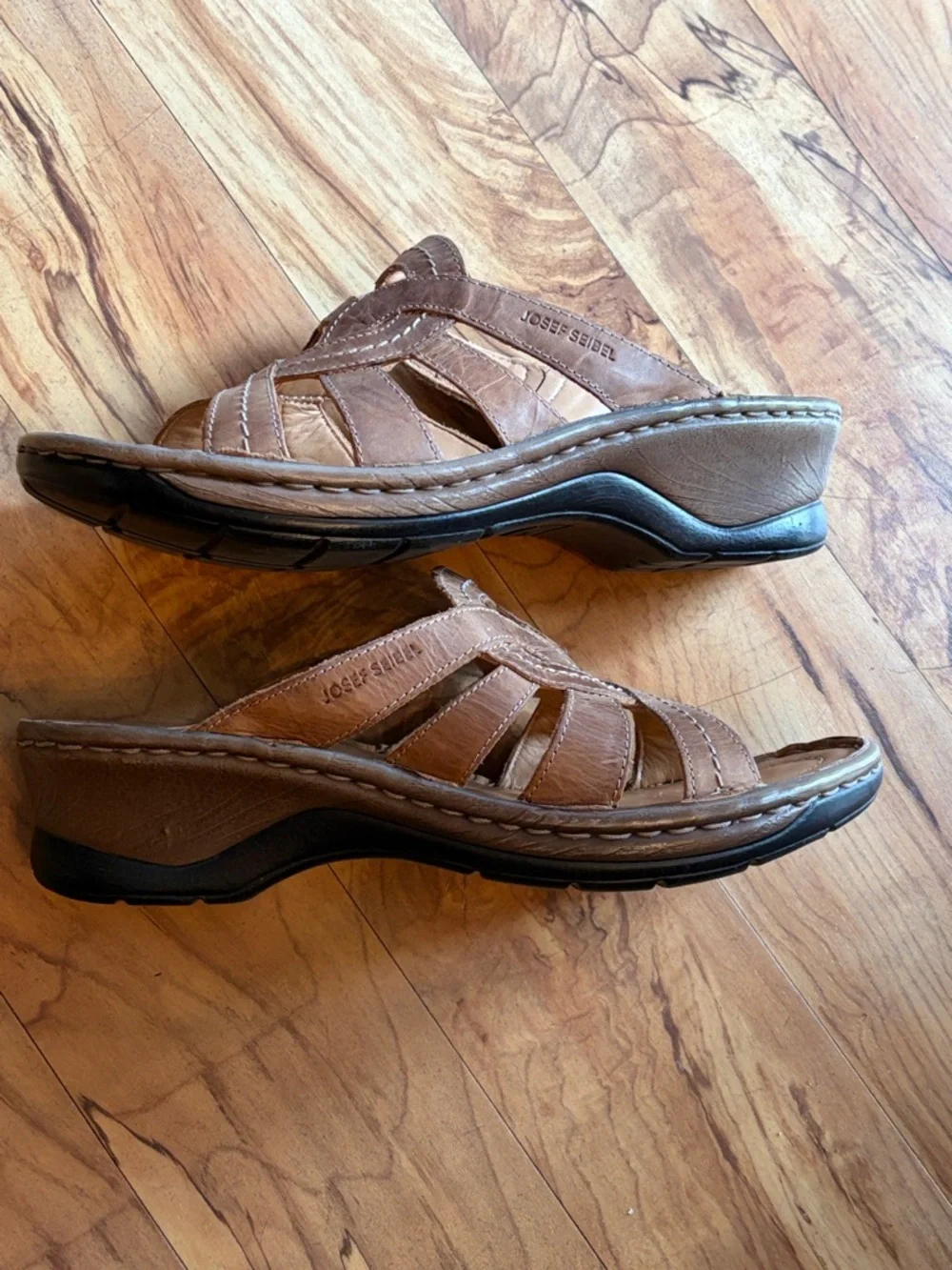 Josef Seibel Catalonia comfy tan brown Size 39 leather wedge slides sandals EUC